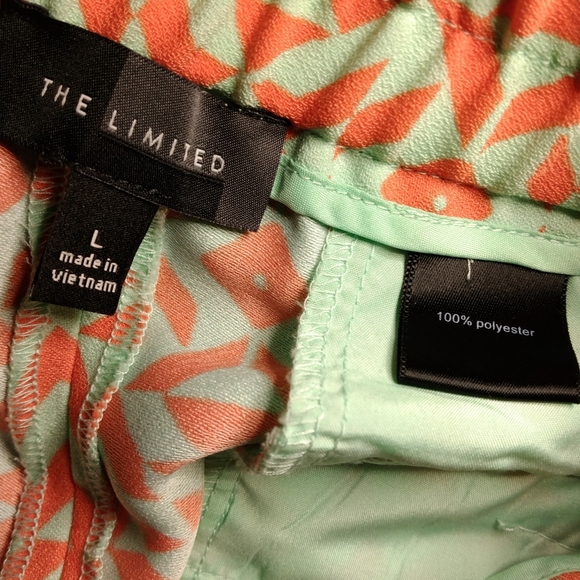 The Limited drawstring whimsical style soft shorts size large - Picture 3 of 6